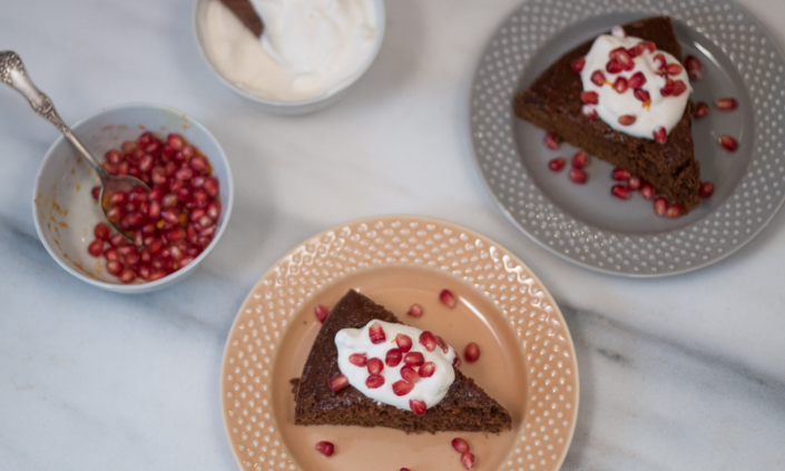 Gingerbread Cake with Butternut Squash & Apples